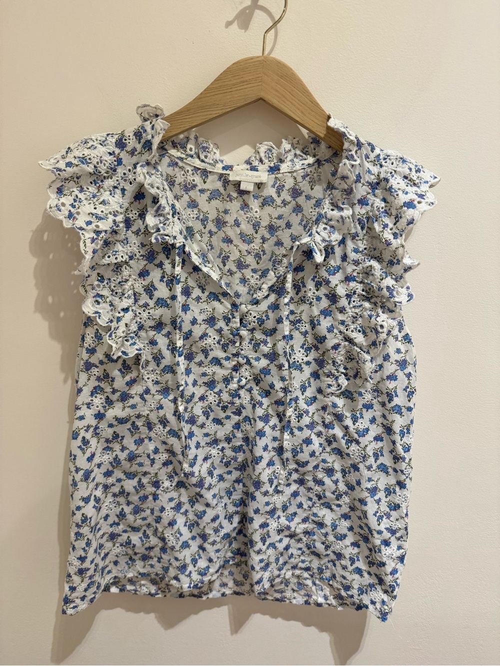 Ruffled V-Neck Sleeveless Blouse in Blue and White Floral